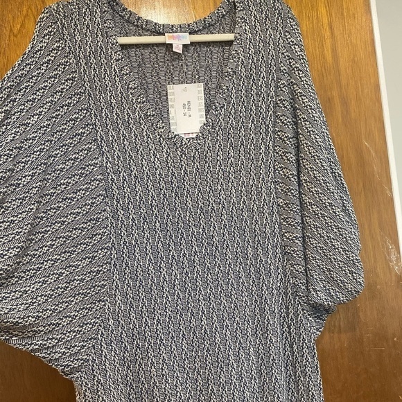 Lularoe Renee Top - Picture 3 of 7